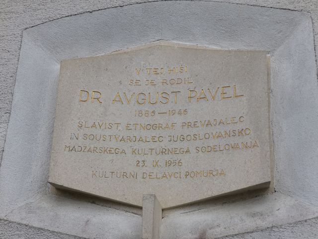 Emléktábla a szülőház falán